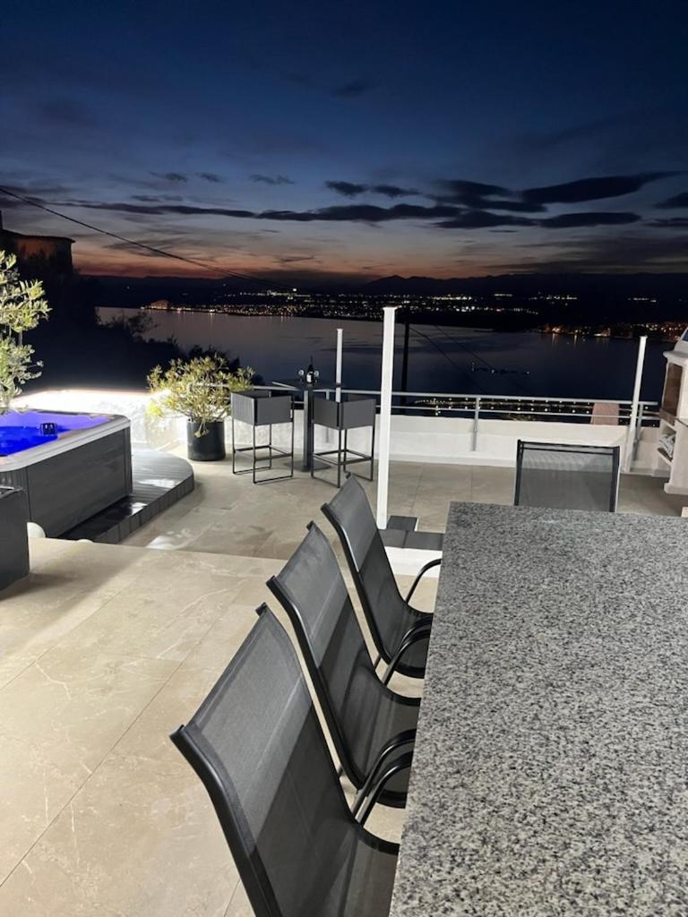 Appartement Duplex Rosas Avec Terrasse Magnifique Jacuzzi Vue Mer Exterior photo