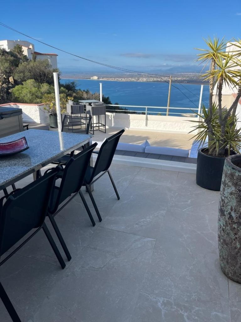 Appartement Duplex Rosas Avec Terrasse Magnifique Jacuzzi Vue Mer Exterior photo
